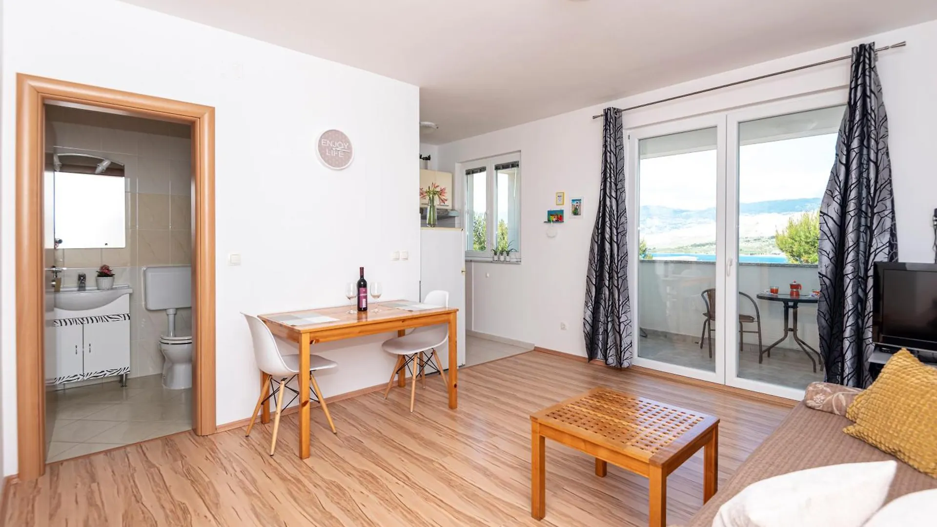 Apartments Veronika Pag Town 0*,