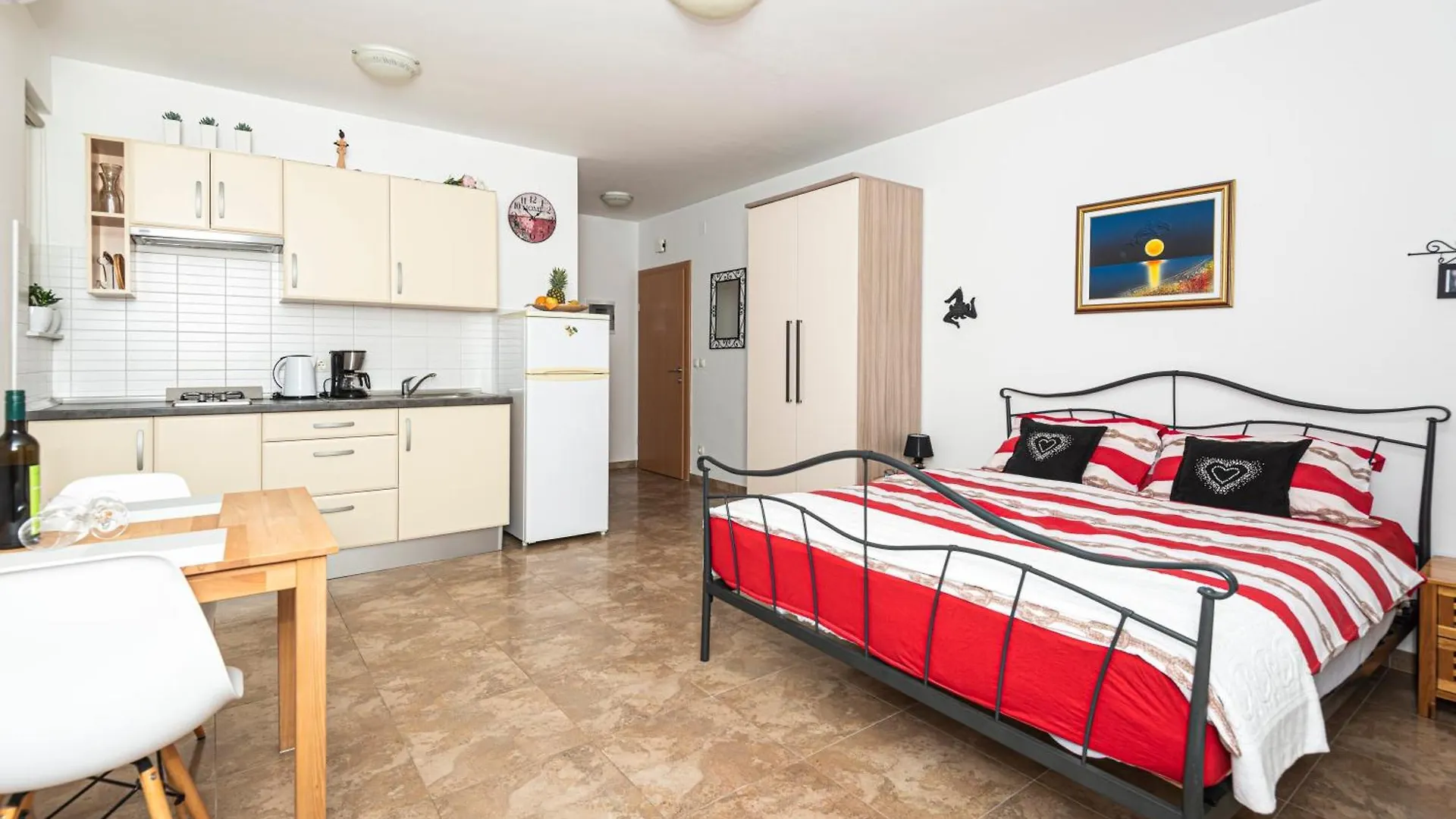 Apartments Veronika Pag Town 0*,